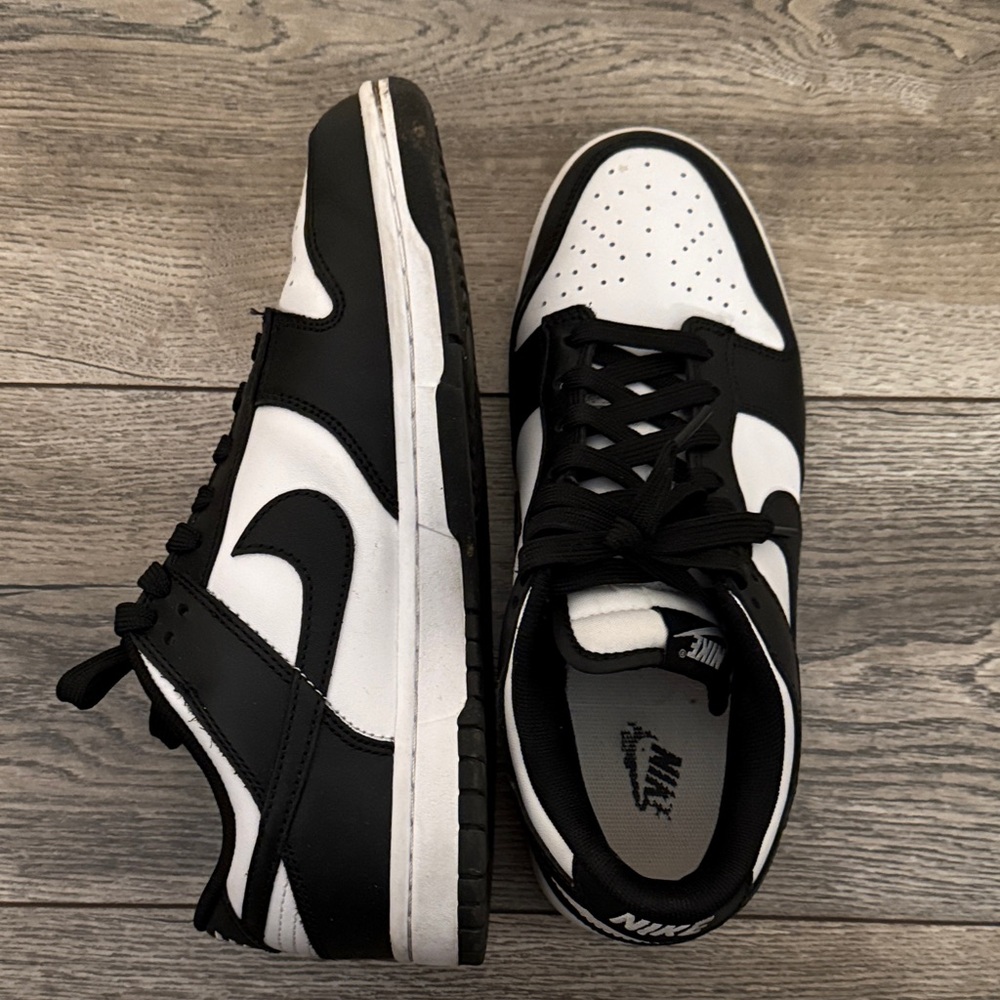 Nike Men's Black and White Low-Top Sneakers